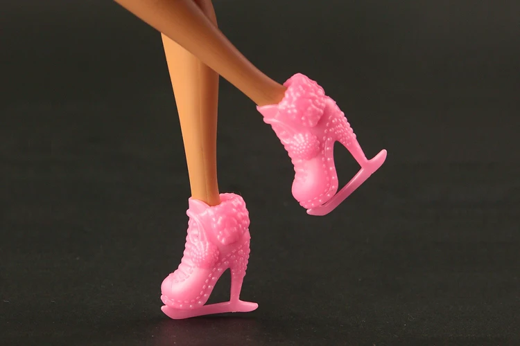 10 пара/лот; дизайн; Розовая обувь для катания на коньках для куклы Барби; модная красная обувь на высоком каблуке; 2 цвета;
