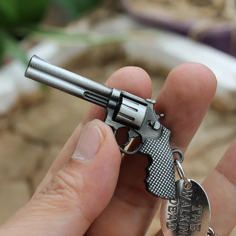 

2018 The Walking Dead KeyChain Revolver Model Key Holder Keyring Keyfob Keychain For Men Jewelry Accessories