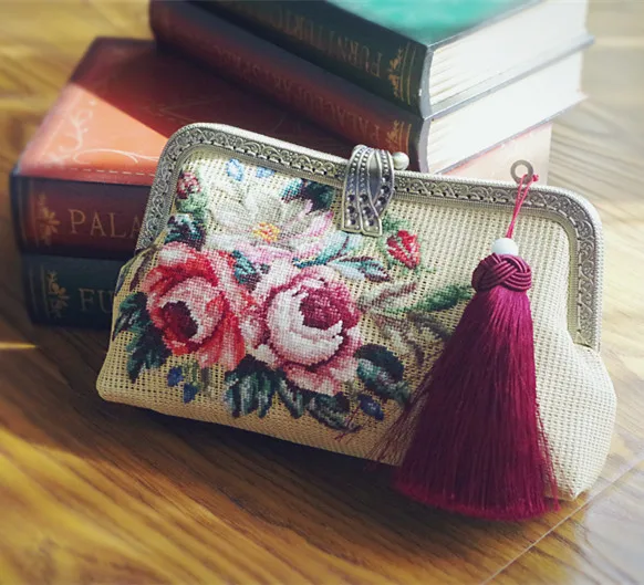 

Angelatracy 2018 Embroidery Phone Bag Unique Design Vintage Floral Flower Handmade Shoulder Bag Chain Women Hasp Crossbody Bag