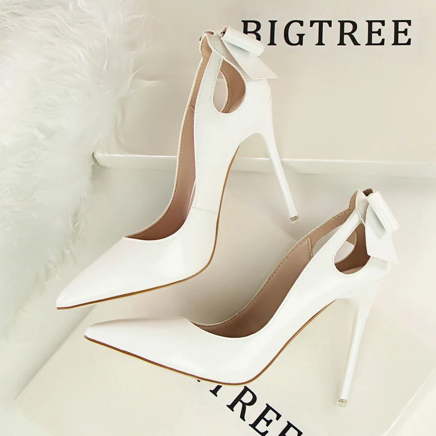 

Korean version of Sexy thin heels thin heel high heel shallow tip lacquer paint hollowed out after the bow single shoes