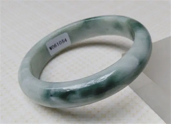 

100% NATURAL JADEITE GREEN GRADE BEAUTIFUL GREEN JADE BRACELET 57.5MM a 5.19