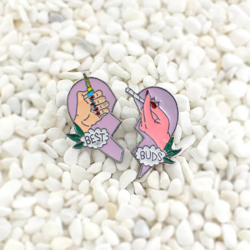 

Stitching broken Heart-shaped Enamel brooch Two hands holding a cigarette lighter BEST BUDS icon badge Couple brooch