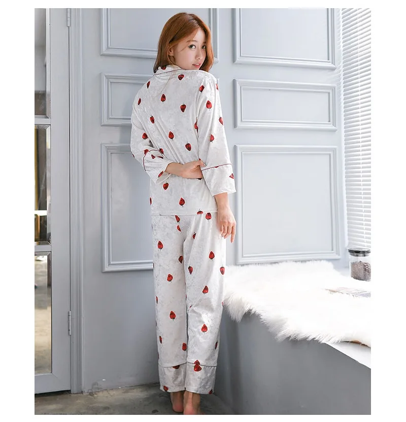 white Pleuche prints pajamas women