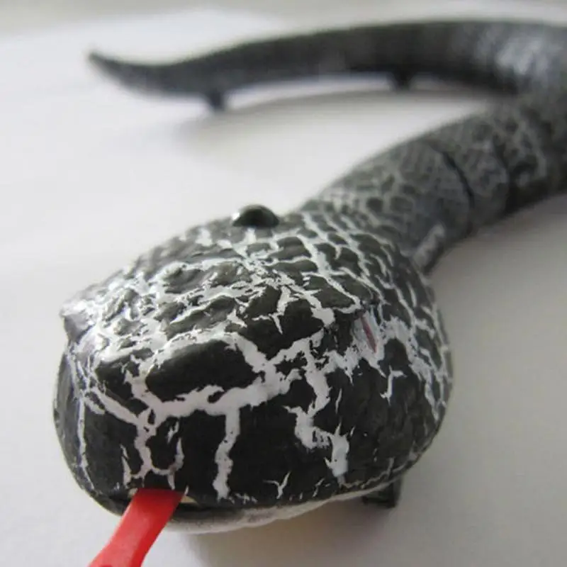 

2018 Novelty Remote Control Snake Rattlesnake Animal Trick Terrifying Mischief Toy
