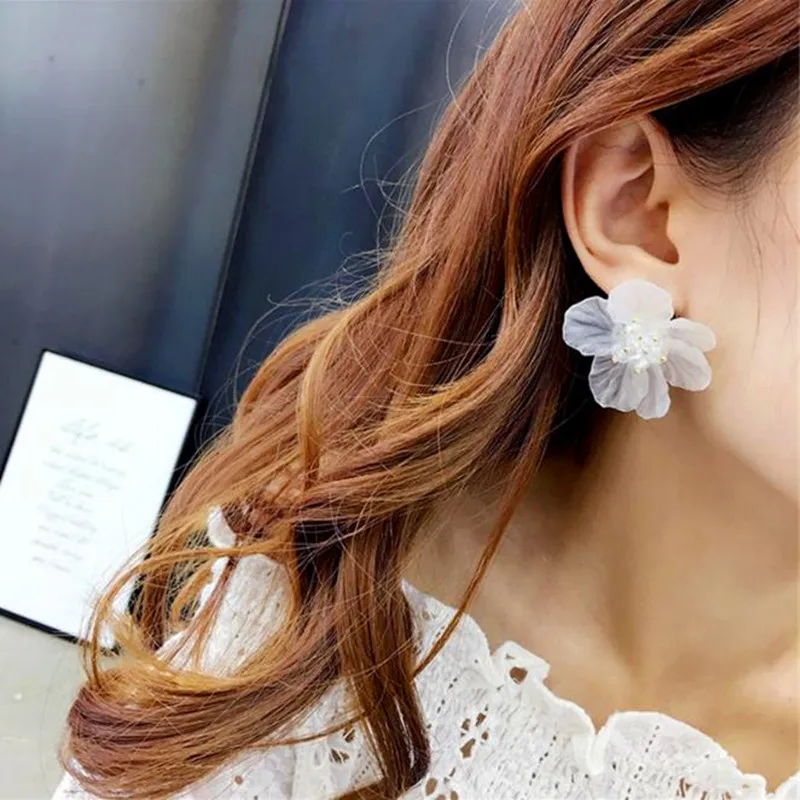 

1 Pair Acrylic Earring Fashion Women Transparent Crystal Petals Stud Earrings Big White Camellia Flower Jewelry