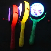 Флэш-погремушка излучающая колокольчик КТВ и веселье принадлежности реквизит мероприятия подарок игрушки унисекс аплодисментная палка пластик