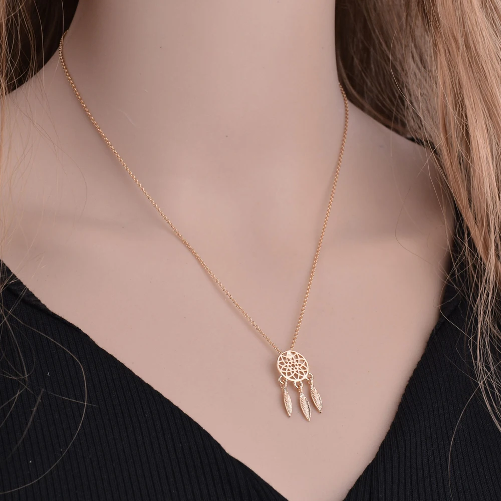 Women's Exquisite Alloy Hollow Pendant Necklace Model Show