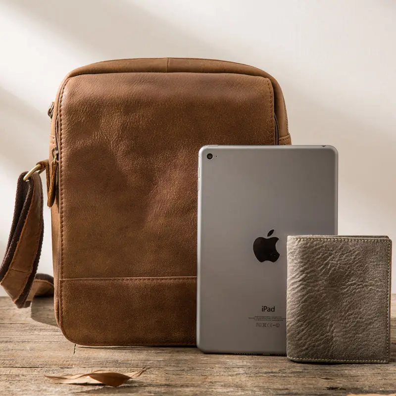 AETOO Retro casual backpack leather men bag shoulder Messenger bag head layer cowhide men postman package crazy horse skin men w