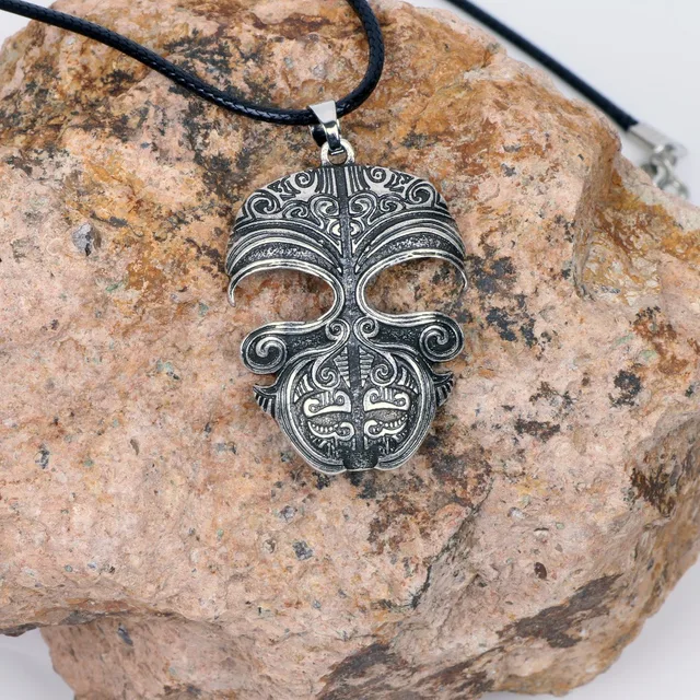 Ta Moko Maori Mask Necklace Pendant Tribal Tattoo Kirituhi New Zealand Gift For Men Women Travelers Travel Souvenir Ta Moko Maori Mask Necklace Pendant Tribal Tattoo Kirituhi New Zealand Gift For Men Women Travelers Travel Souvenir