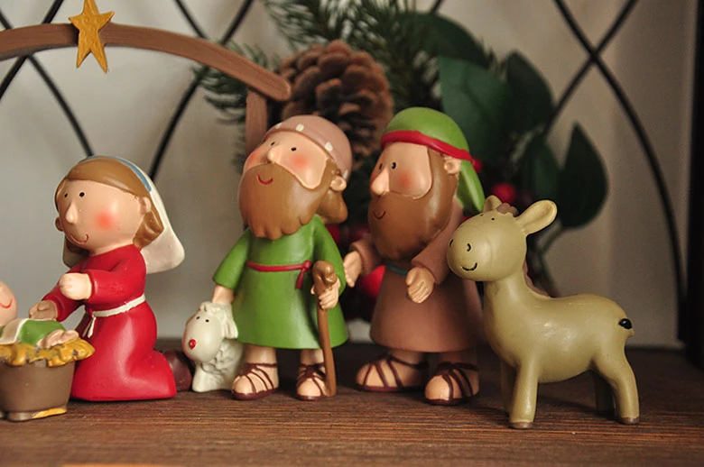 ENNAS Set of 10 Christmas Holiday Nativity Scene Includes Stable Mary and Wisemen Jesus Joseph