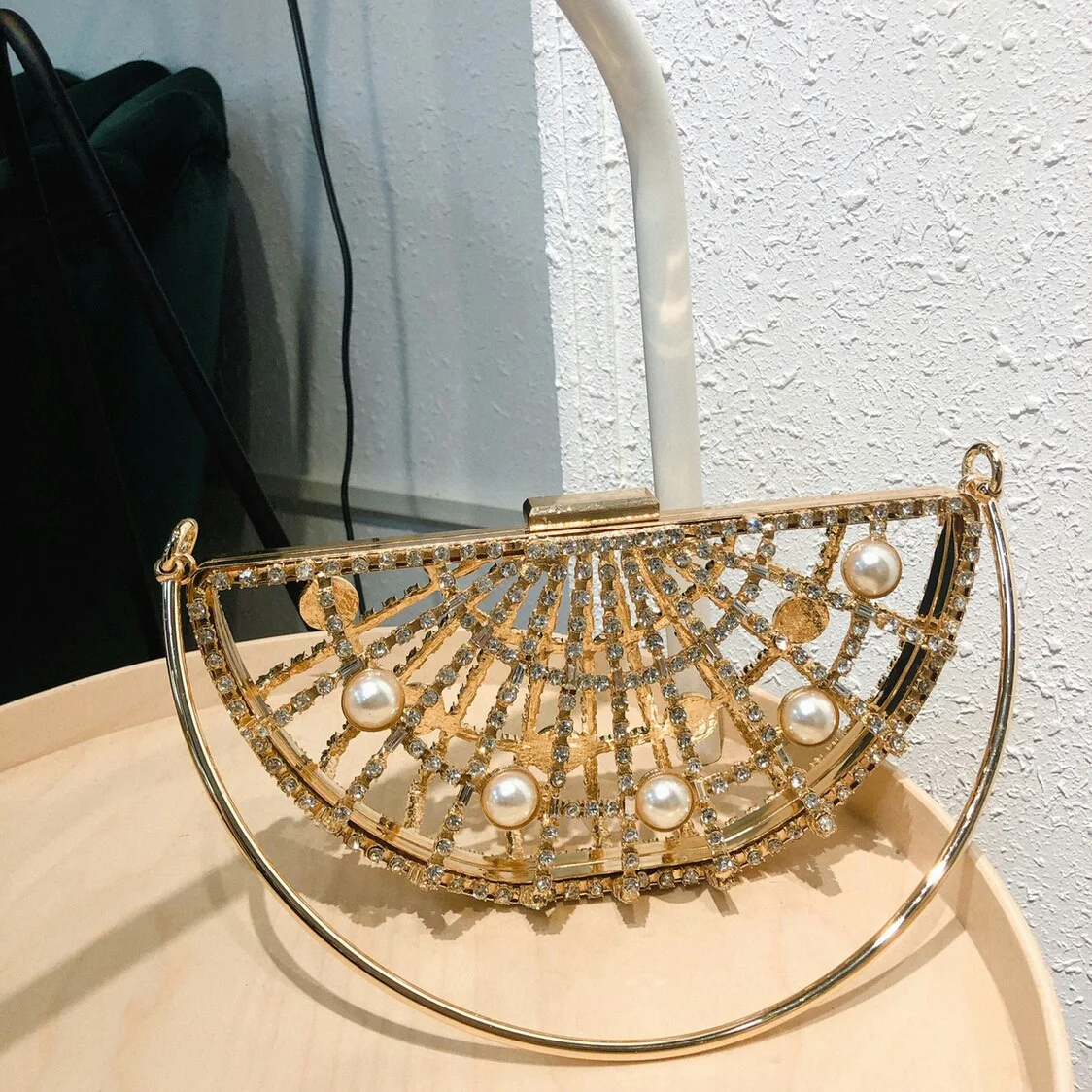 Luxury Hollow Out Pearl Handle Diamond Basket Bag Women Handbags Rhinestone Birdcage Crystal Bag Ladies Pearl Wedding Party Bags