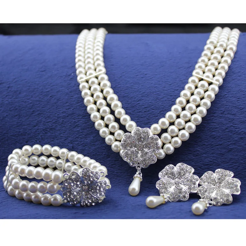 Audrey Hepburn Breakfast at Tiffanys 1950s Costume Jewelry Accessory Set Pearl Necklace Earring Bracelet Glove Cigarette Holder plus size halloween costumes
