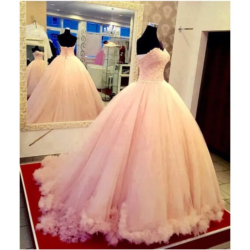 Розовый бальное платье без бретелек Quinceanera бальное платье тюлевый кружевной накладной орнамент Vestidos De 15 с низким вырезом на спине пол Длина Anos; сезон лето; Robe De Bal