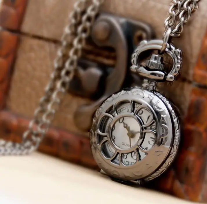 Small Size Black Leaf spider web sunflower Necklace For Xmas Gift