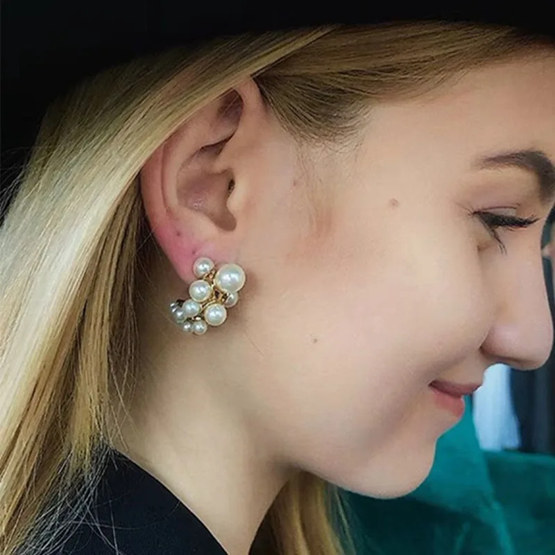 

Elegant Multi Pearl Beads Bending Geometric C Stud Earrings Women Bridal Jewelry Korean Style Pearls Big Studs Earrings Jewelry