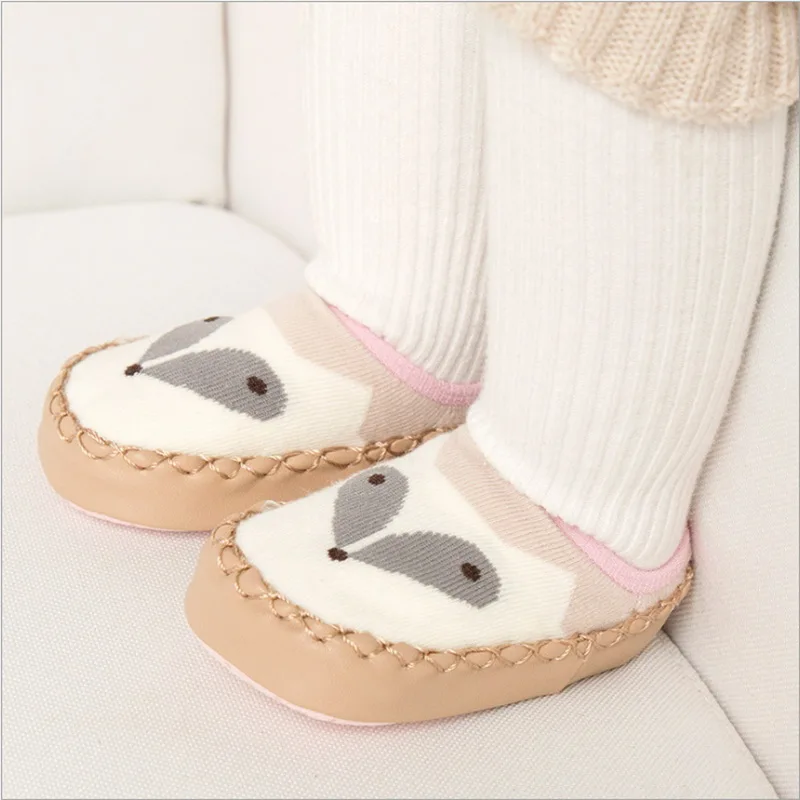 Модные осенне-зимние носки для маленьких мальчиков и девочек с резиновой подошвой; носки с мягкой подошвой; нескользящие носки с рисунком; обувь для новорожденных