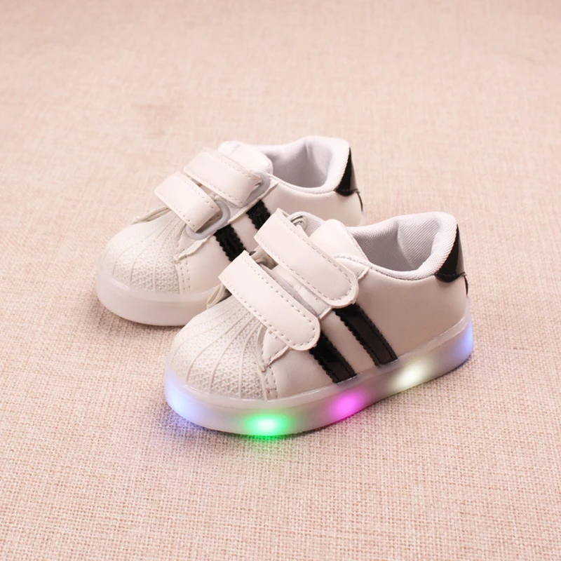 

European fashion cute children casual shoes Pu unisex girls boys shoes high quality LED lighted baby kids sneakers footwear