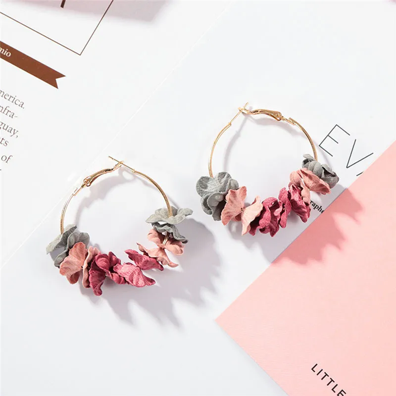 

ROMAD Elegant Fabric Flower Hoop Earrings for Women Bijoux Sweety Colorful Petal Alloy Ear Circle Big Earrings Charm Brico R4