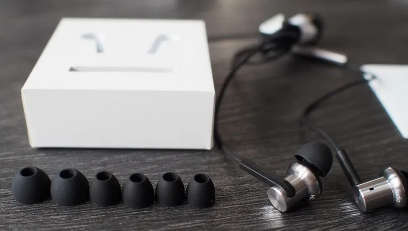 Xiaomi In-ear Earphones and Headphones Metal Body Gold and Silver In Stock High Quality Mi Headset