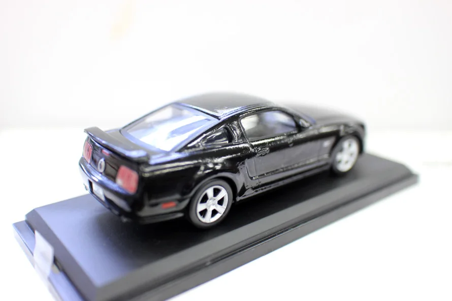 Оригинальная фабричная 1:43 Ford Mustang GT 2005 эксклюзивная игрушечная машинка из сплава для детей, детские игрушки, модель в подарок, оригинальная коробка