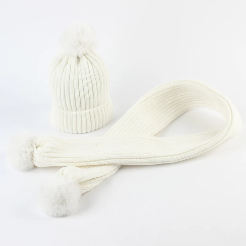 Детский зимний комплект из шапочки и шарфа для детей 0-3 лет, теплая вязаная громоздкая шапочка с меховым помпоном для мальчиков и девочек, двойной шарф с помпонами - Цвет: White