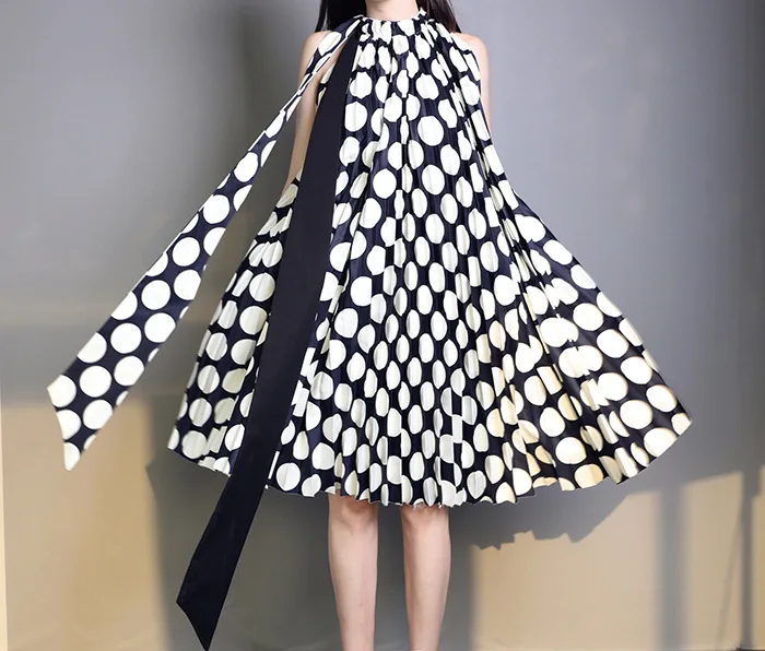 

Cakucool New High-end Dots Black and White Dress Loose Large Pleated Asymmetric Design Sundress Halter Neck Mid Long Dresses