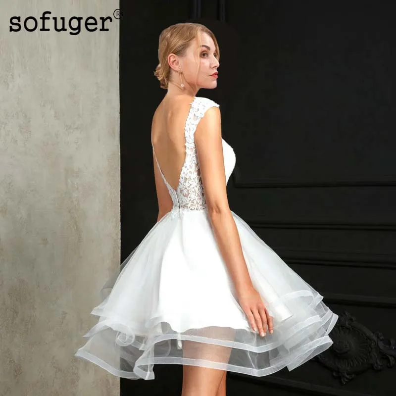 

2019 New Sexy Backless Short Knee Length Wedding Dress Bride Dress Scoop Short Lace Appliques Layers Tiereds Vestidos de Noivas