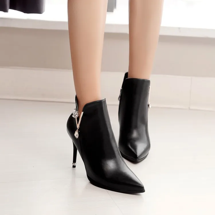

Big Size 11 12 13 14 15 Ma'am Fine heel Short boots Pure color Metal decoration Boot barrel High heel boots