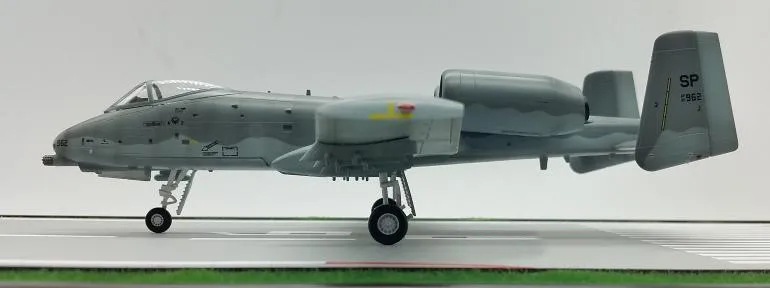 TRUMPETER 1: 72 USAF A-1" Lightning" II Штурмовик модель немецких солдат 1990 37112 избранная модель