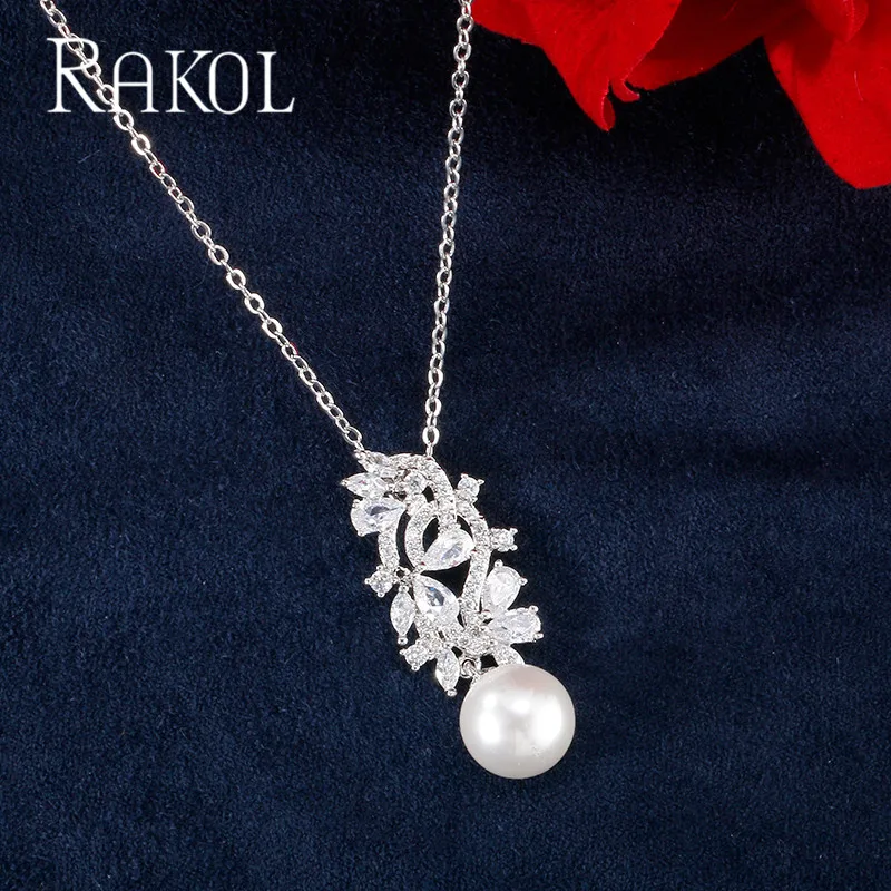 

RAKOL Girl Personality Pearl Necklace Lady Flower-shaped Clavicle Chain Bride Wedding Party Dress Jewelry Accessories RN21186