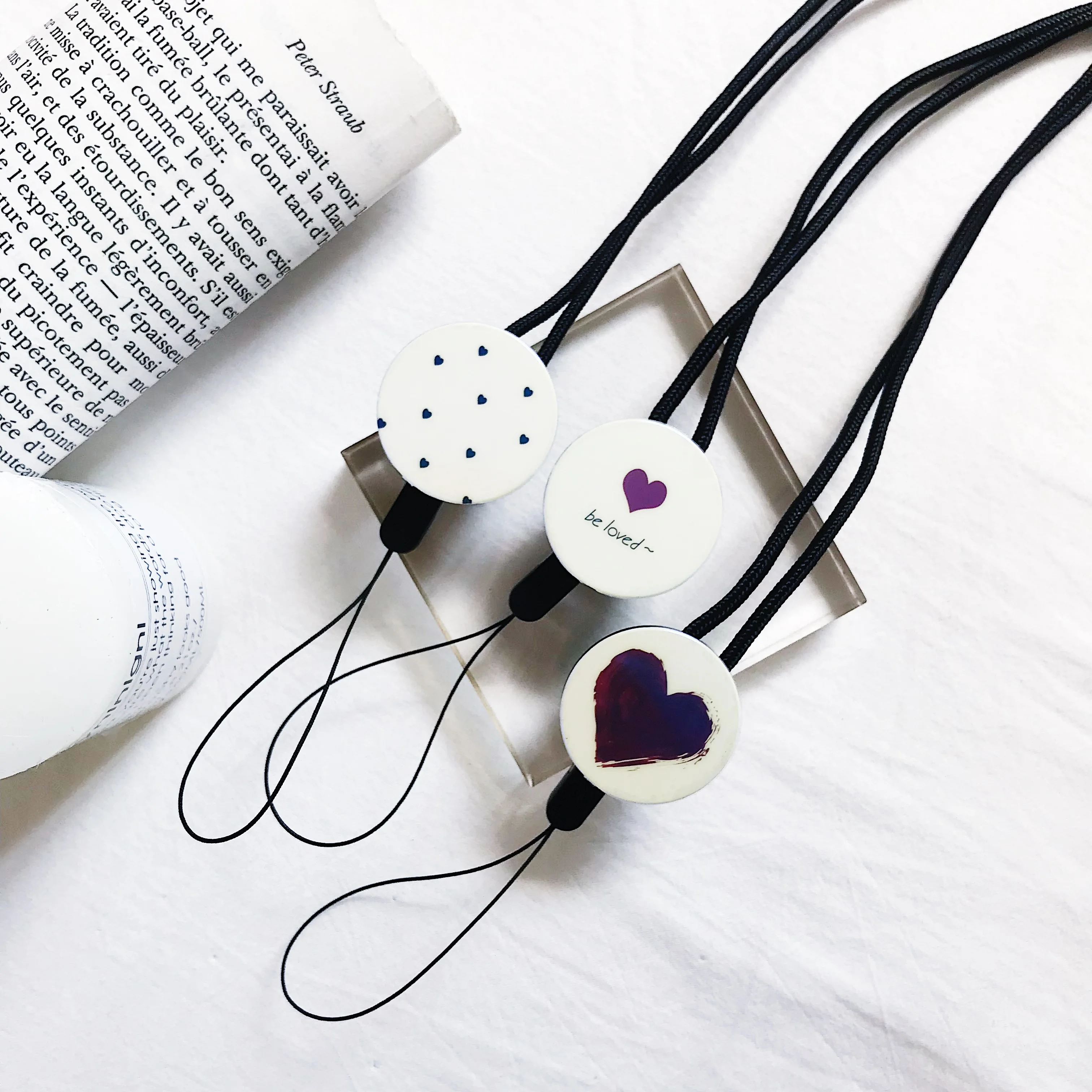 Blu-ray love heart gloss Neck Strap for iPhone lanyard Samsung phone case with lanyard hole anti-fall short finger ring rope