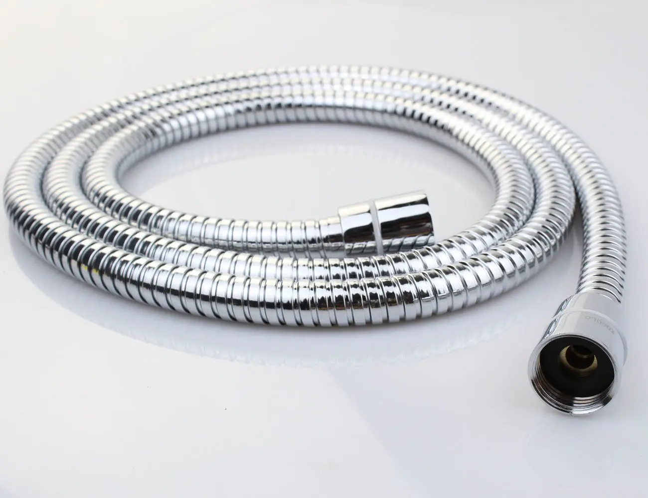 

Smooth 1.25m or 2m Anti-Kink Shower Hose,Stainlees Steel - Polished Chrome