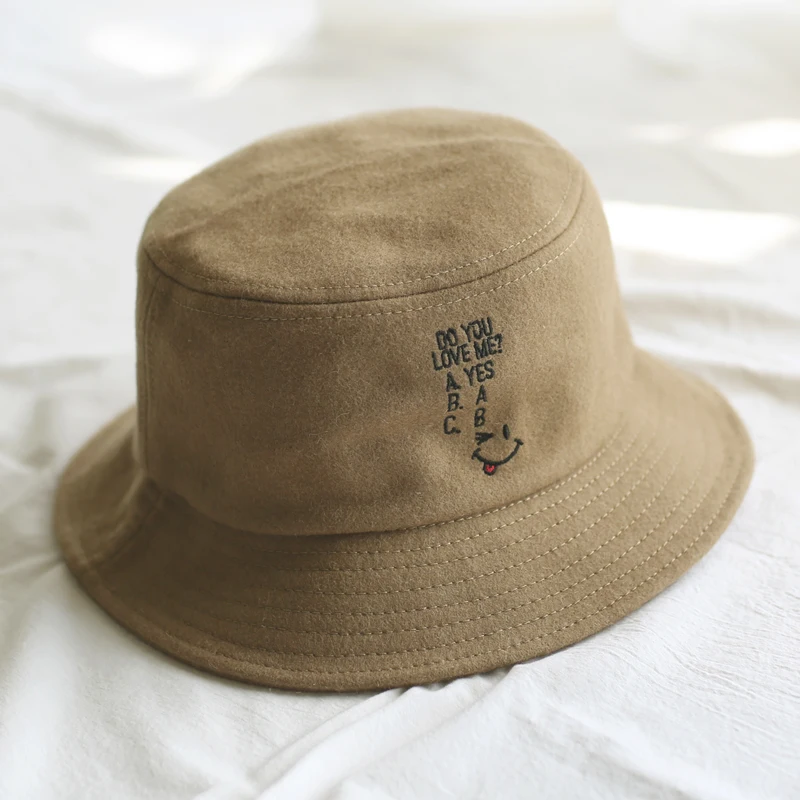 Новая Женская осенне-зимняя вышитая буква Fedora шляпа для девочек Повседневная одноцветная войлочный котелок шапка-ведро Femme