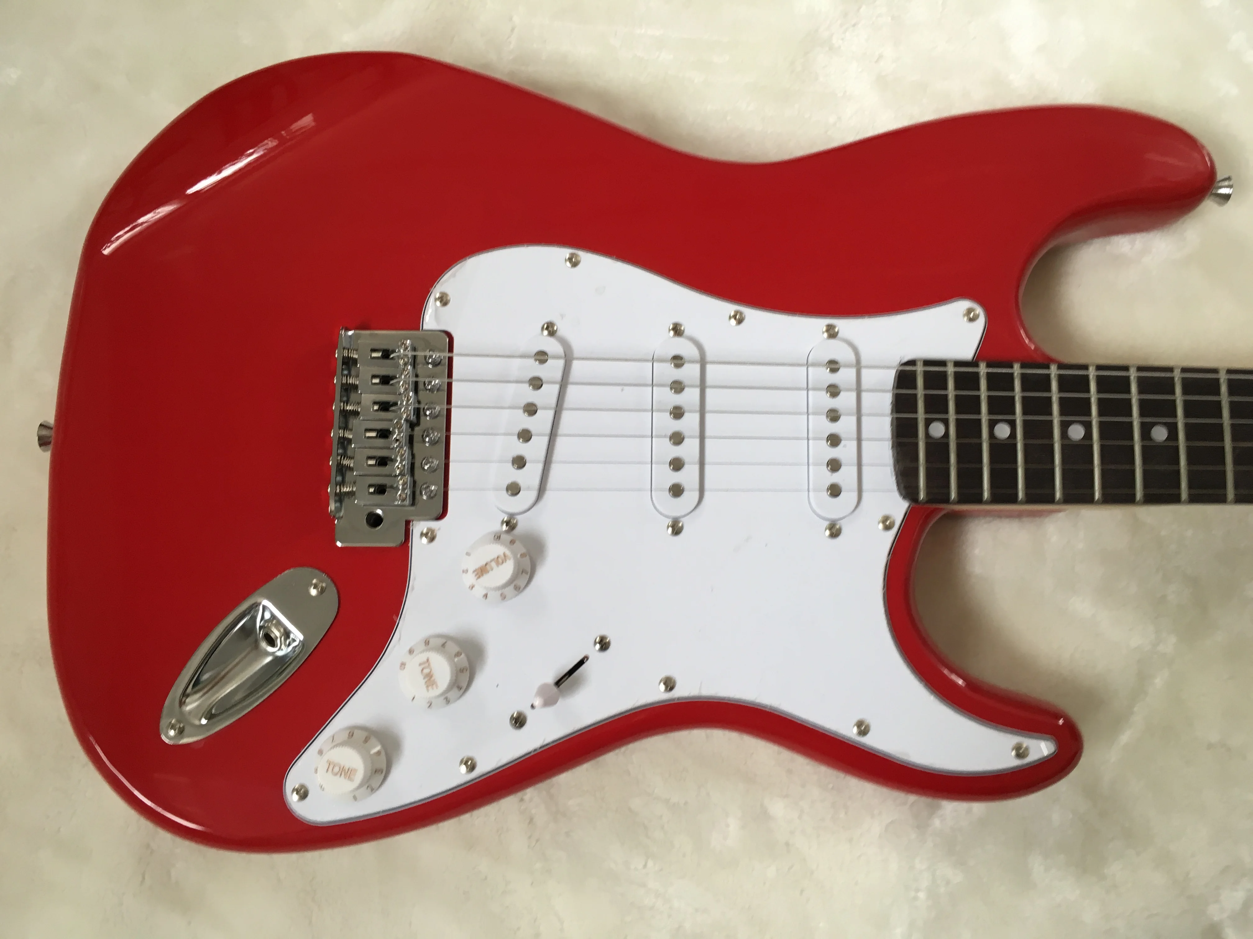 

New Electric guitar/ st red guitar/guitar in china/free shipping