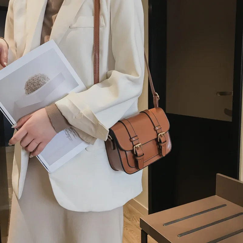 صغيرة Crossbody أكياس الفتيات 2019 جديد خمر حقيبة يد الرجعية الأزياء حقائب كتف بو رفرف عارضة النساء الرجعية غلق بمشبك حقيبة ساع