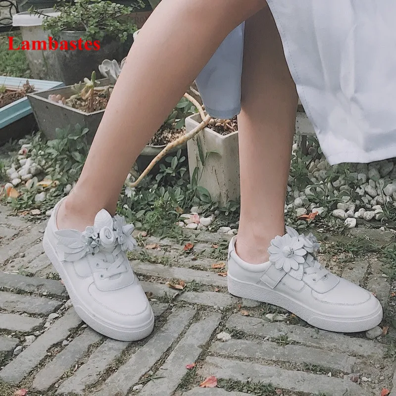 

2018 Spring Women Casual Shoes White Flower Appliques Lace Up Shoes Women Round Toe Platform Shoes Women Cozy Flats Feminino