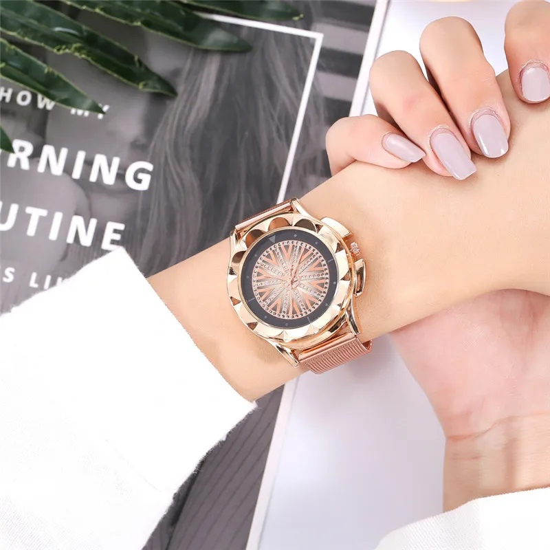 

Droshipppin2019 Hot Luxury Diamond Women Flower Rotation Watches Magnet Watch New Fashion Geometric Quartz Wrist Watch Lady Gift