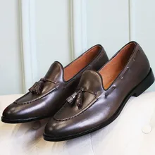 Vintage Style Men Loafers Genuine leather Tassel Fringe Slip on Formal Business Shoes Slip on Cow Wedding Shoes Srping 2018