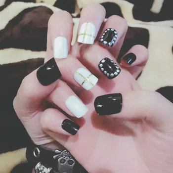 

24pcs Europe and the United States nails short black piece of fashion and personality fake nails (Contains no glue)