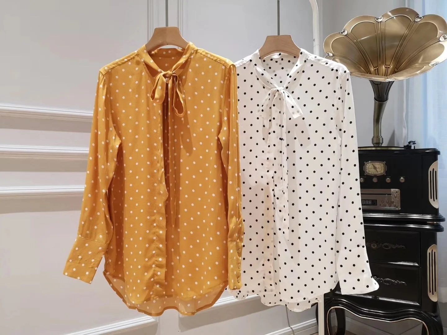 

2019 New French Retro Ribbon with Wave Point Chiffon Shirt O-Neck Polka Dot Button Full Chiffon Women Blouse Shirts