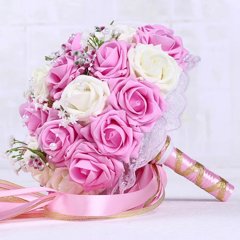 segurando flores casamento romântico colorido bouquet da noiva com fita pérola laço