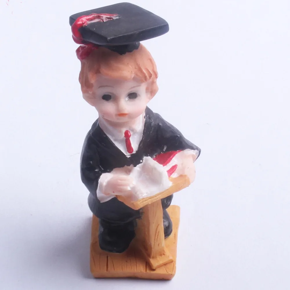 Resin figurines sculpture lovely boy students graduation speech status
