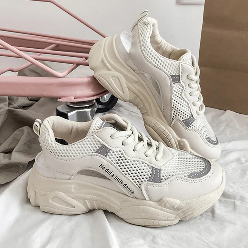 

Fashion Hollow Women Sneakers Summer Outdoor Breathable Meth Sneakers Women Running Soft Flats Casual Women Shoes Plus Size