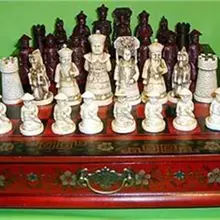 Изысканный китайский символ династии Цин 32 шт. Шахматный набор и кожаная деревянная коробка Цветок Птица стол