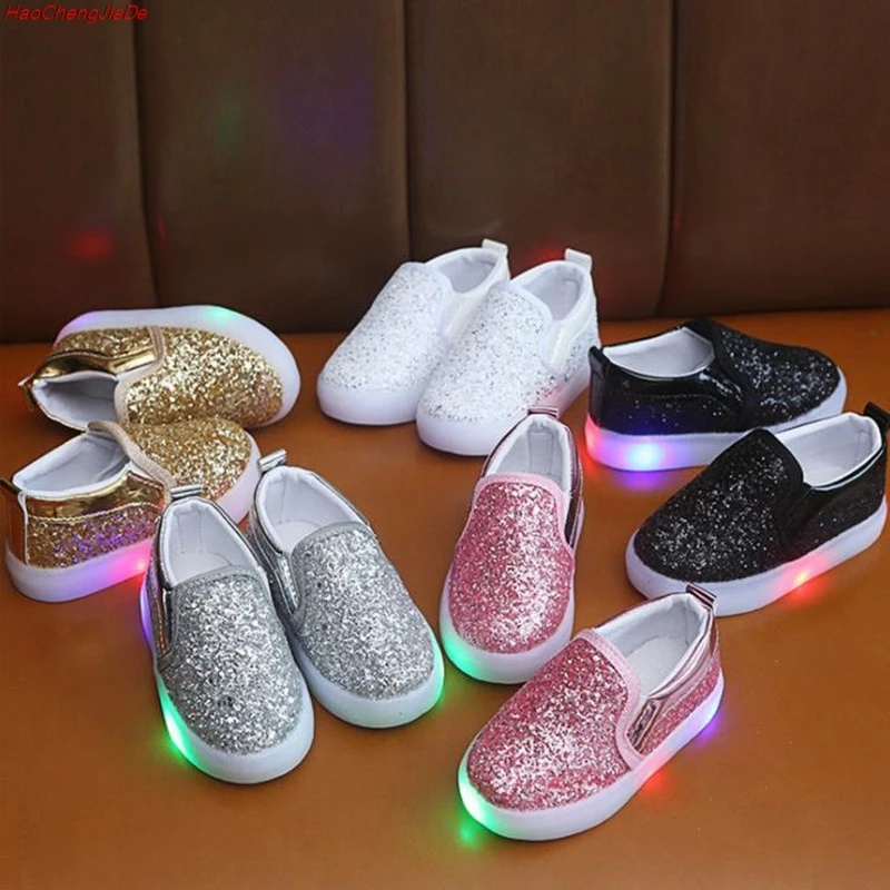 New Children Luminous Shoes Boys Girls Sport Running Shoes Baby Flashing Lights Fashion Sneakers Sequins Little Kid LED Sneakers