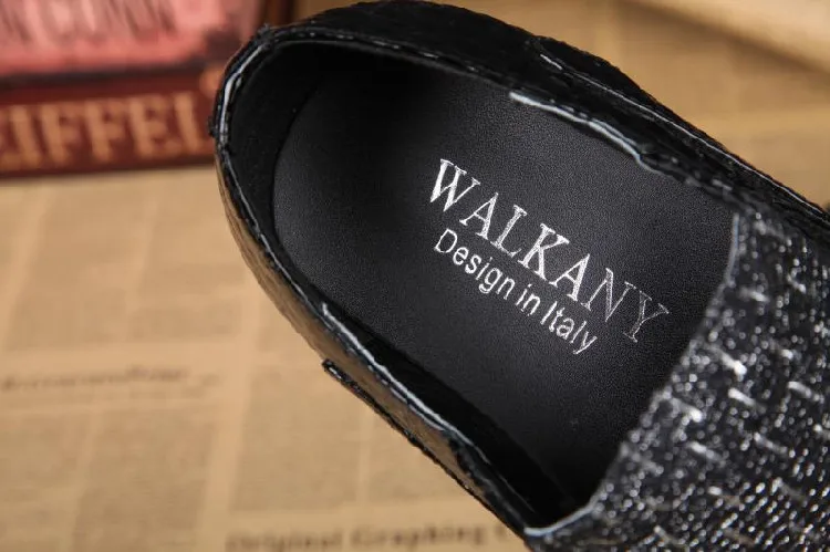 Высокое качество Смешанные Цвет медаль украшения Chaussure Homme Мужские модельные туфли Черные слипоны острый носок Мужская обувь размеры 36–46