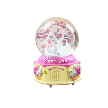 

Simple And Modern Couple Swan Illuminate Crystal Ball Resin Music Box Craft New Year'S Gift Birthday Present Bar Home Decoration
