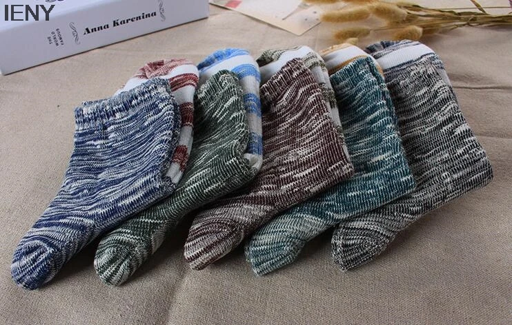 

IENY New men's tube socks trend of ethnic style casual striped men's socks autumn and winter cotton socks