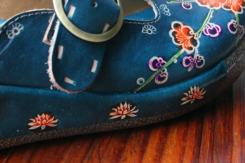Летние новые кожаные яловой кожи на толстой подошве плоские сандалии национальный цвета леденцов женские домашние губки торт тапочки