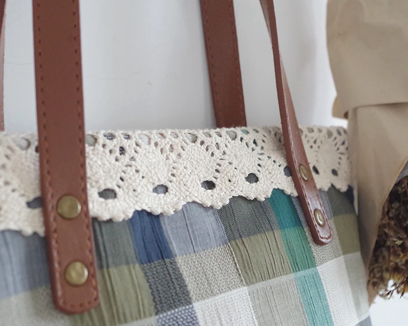 LilyHood Preppy نمط حمل حقيبة المرأة اسكتلندا منقوشة الدانتيل على مدى الكتف المدرسة اليومية عارضة النسيج كبير الأعلى مقبض حقيبة